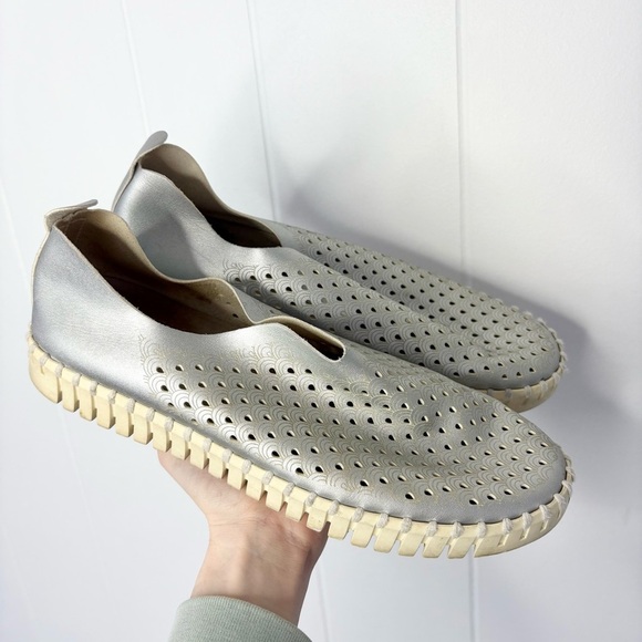 ILSE JACOBSEN Tulip 139 Slip-on Shoe in Platin Perforated Minimalist Silver 9 - Picture 1 of 7